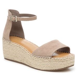 Kelly & Katie platform sandal